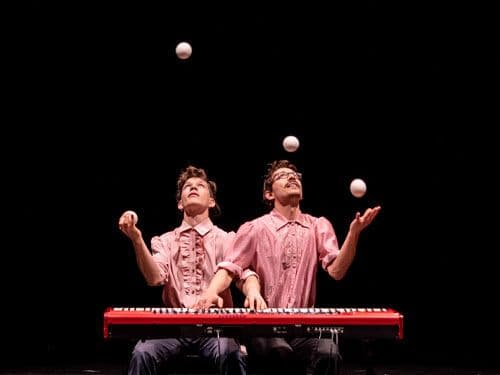 Affiche, Paul et Màx, La Suite (sur Bach) Bien Calée pour piano et balles à 4 mains